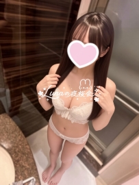 豊満なスタイルと温かな魅力、落ち着いた大人の24歳