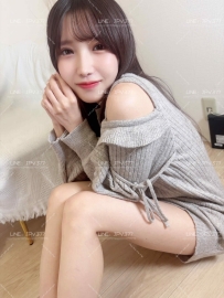 しらいし つむぎ 154cm / Cカップ / 24歳 / 39kg  スレンダーで軽やかな小柄スタイル