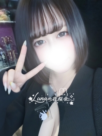 知性と優雅さを兼ね備えた、SSランクの多言語通訳