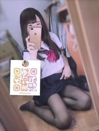 イヴァン 158cm 43kg Cカップ 20歳  黒ストッキングの学生スタイル、小柄でキュートな