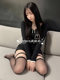 現役モデルの洗練された美貌、S+ランクの華やか美女